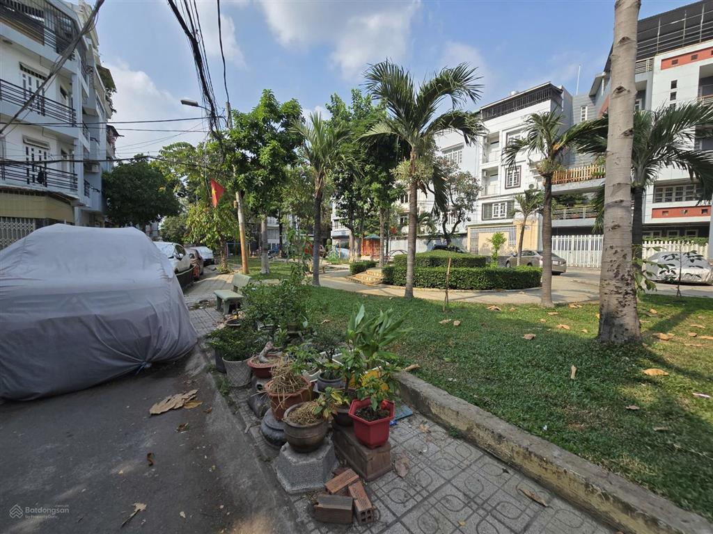 4,8x19m .xây dựng hầm 6 tầng gần công viên  hẻm 6m thông.