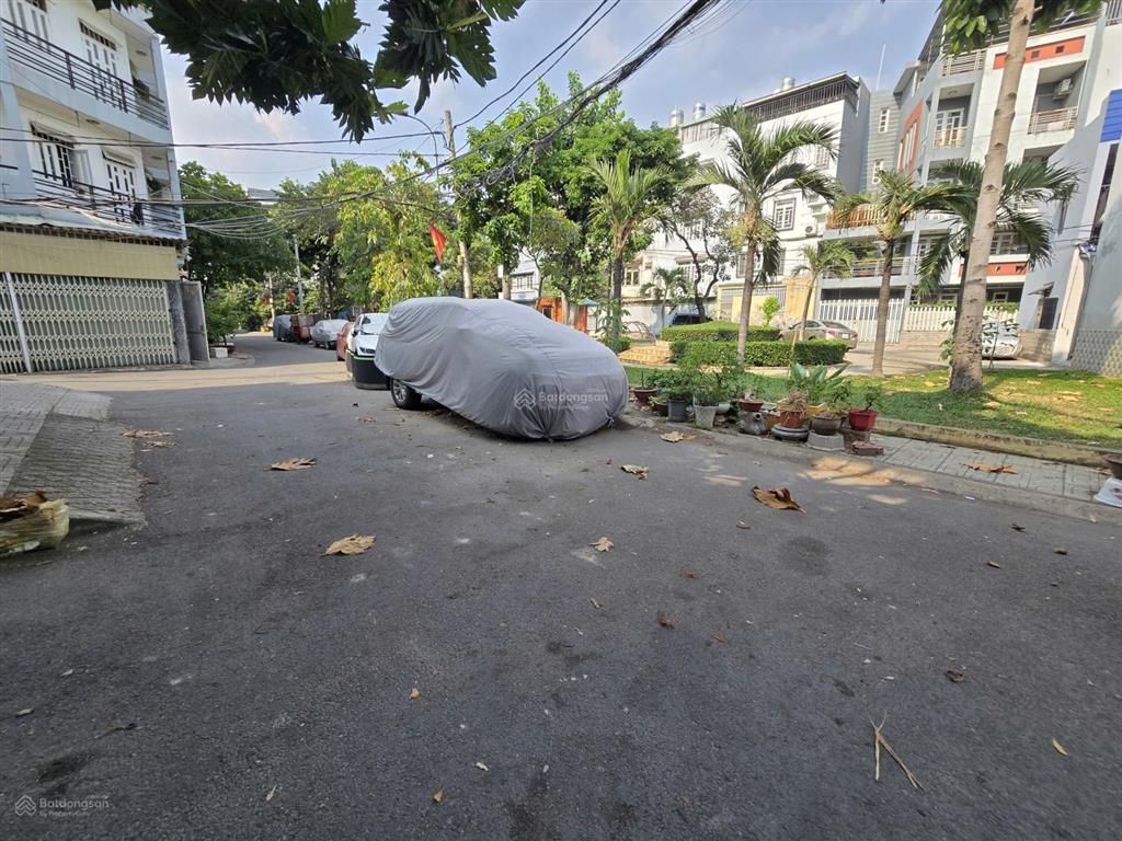 4,8x19m .xây dựng hầm 6 tầng gần công viên  hẻm 6m thông.