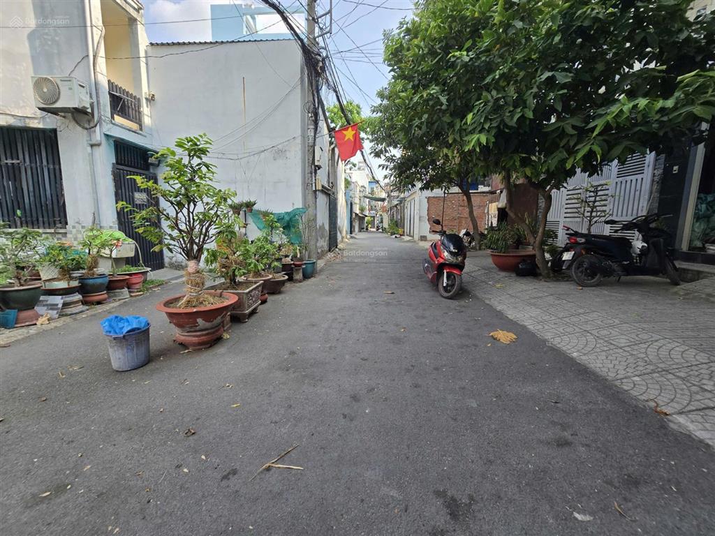 4,8x19m .xây dựng hầm 6 tầng gần công viên  hẻm 6m thông.