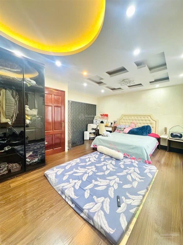Bán gấp nhà tô hiệu lô góc kinh doanh ô tô vào nhà . dt 40m*5tầng mt6m giá 12,8 tỷ.0982 079 ***