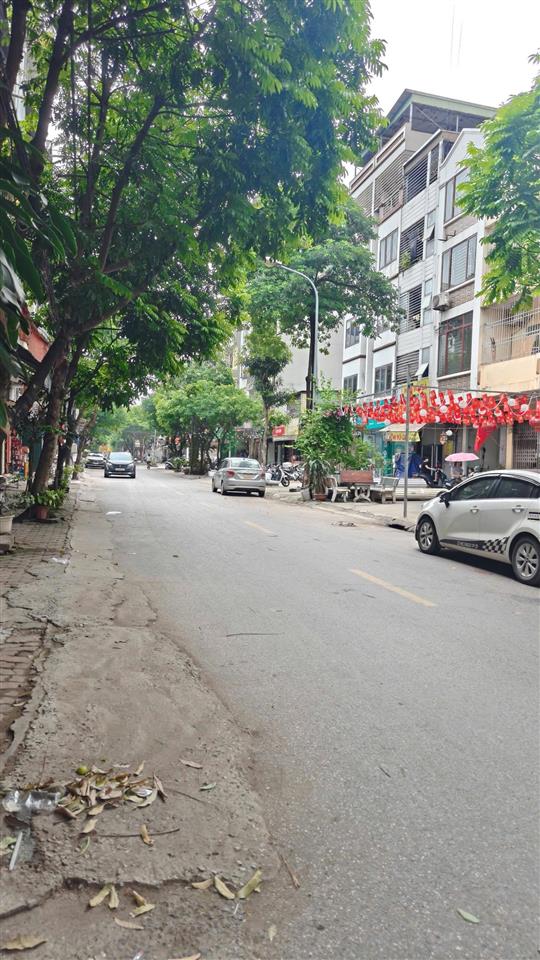 Thanh bình nhà ô tô thông sang khu dịch vụ mỗ lao. dt37m2 4 tầng chỉ 9,5 tỷ. 0982 079 ***