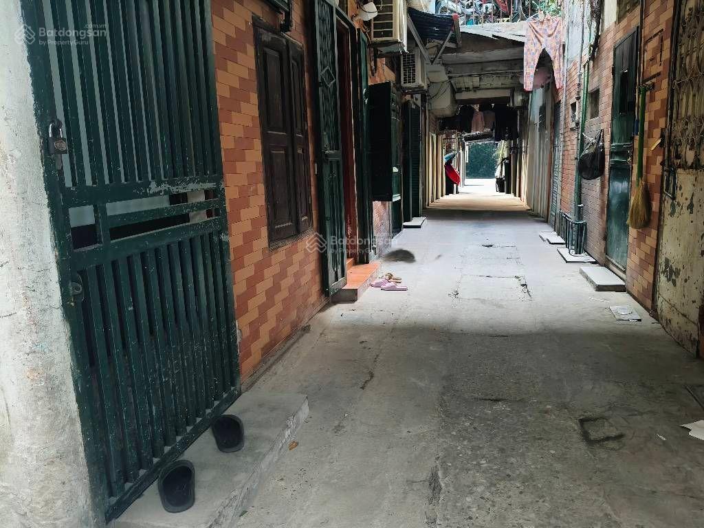 Nhà tập thể tầng 1 phố vọng hà, hộ khẩu hoàn kiếm, ô tô đỗ cổng