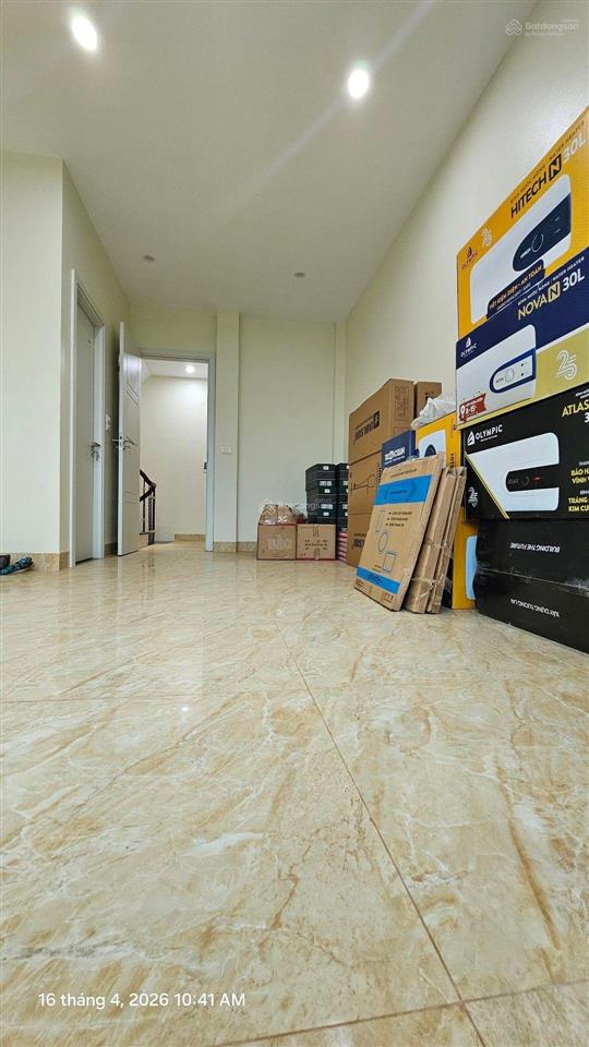 Bán nhà phố ngọc lâm, cạnh ngã 4 hồng tiến, 40m x 5 tầng, ô tô tránh, thang máy, kinh doanh vô đối