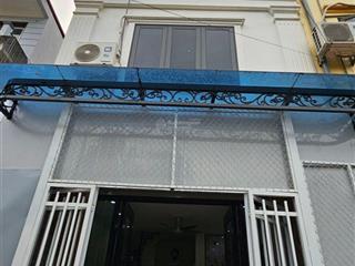 Bán nhà phố ngọc lâm, cạnh ngã 4 hồng tiến, 40m x 5 tầng, ô tô tránh, thang máy, kinh doanh vô đối