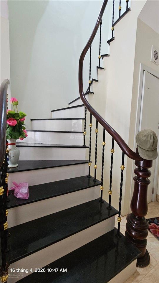 Bán nhà phố ngọc lâm, cạnh ngã 4 hồng tiến, 40m x 5 tầng, ô tô tránh, thang máy, kinh doanh vô đối