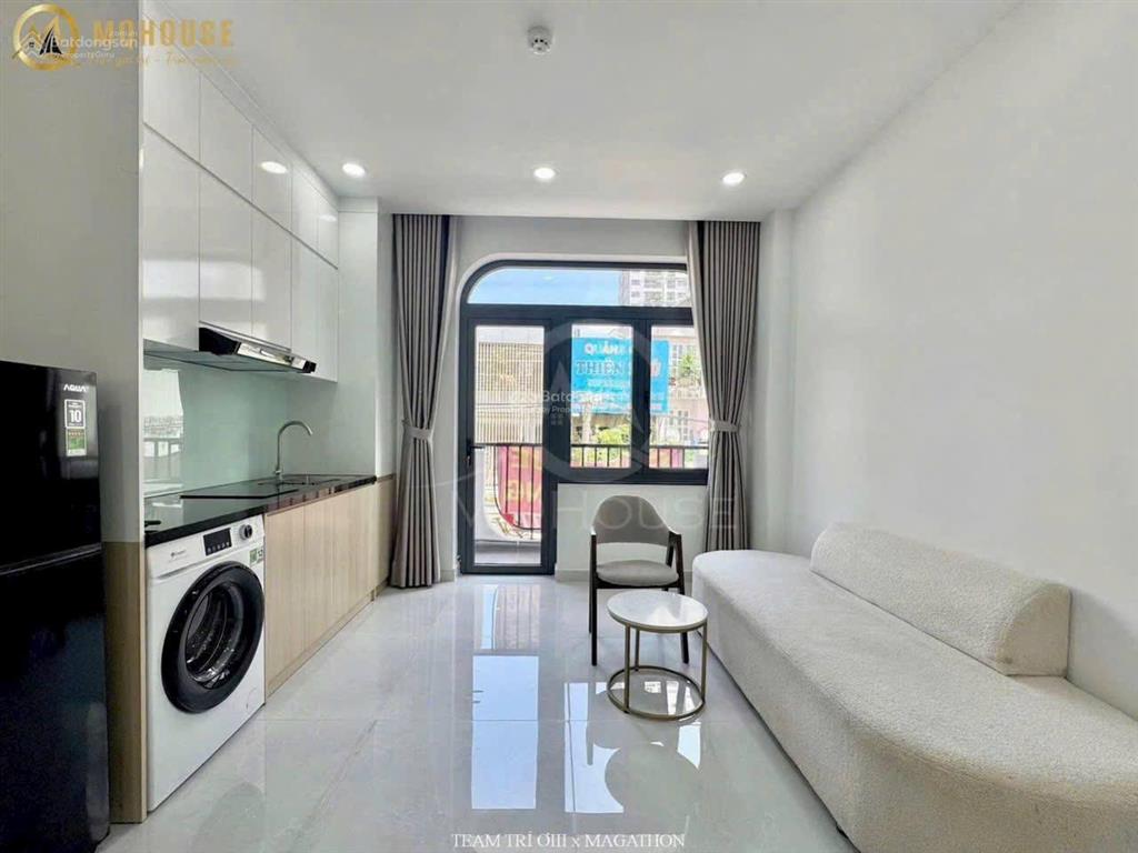 Căn hộ 43m2 ngay trung tâm bình thạnh, full nội thất, mới 100%, cửa sổ lớn máy giặt riêng.