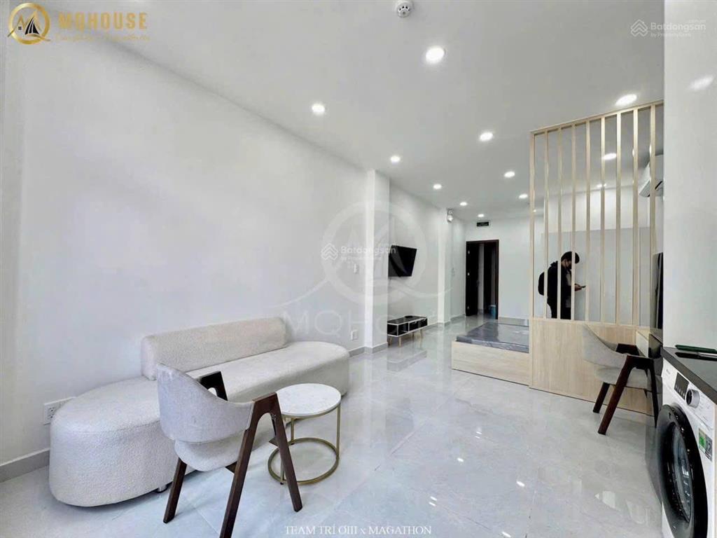 Căn hộ 43m2 ngay trung tâm bình thạnh, full nội thất, mới 100%, cửa sổ lớn máy giặt riêng.