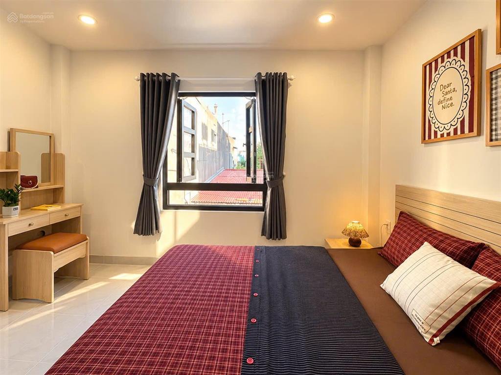 Cho thuê nhà ngay ung văn khiêm tách bếp, full nội thất 42m2, ngay đại học hutech  0368 438 ***
