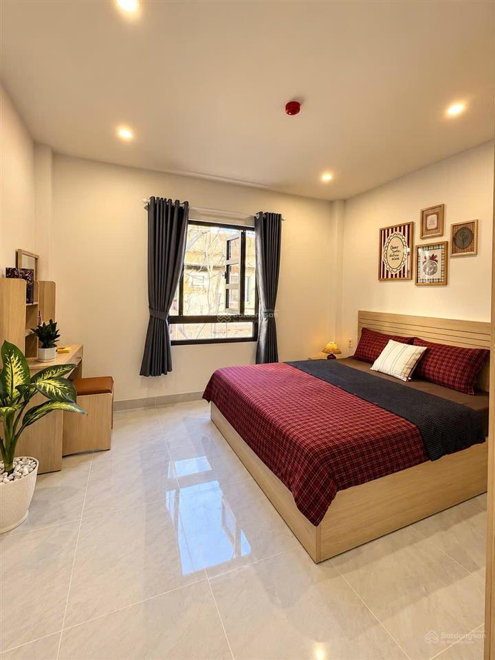 Cho thuê nhà ngay ung văn khiêm tách bếp, full nội thất 42m2, ngay đại học hutech  0368 438 ***
