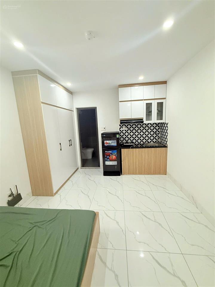 Bán nhà ccmn dòng tiền 80tr/tháng 70m, 7 tầng thang máy, ngõ thông 17pkk, đã thuê full giá đầu tư
