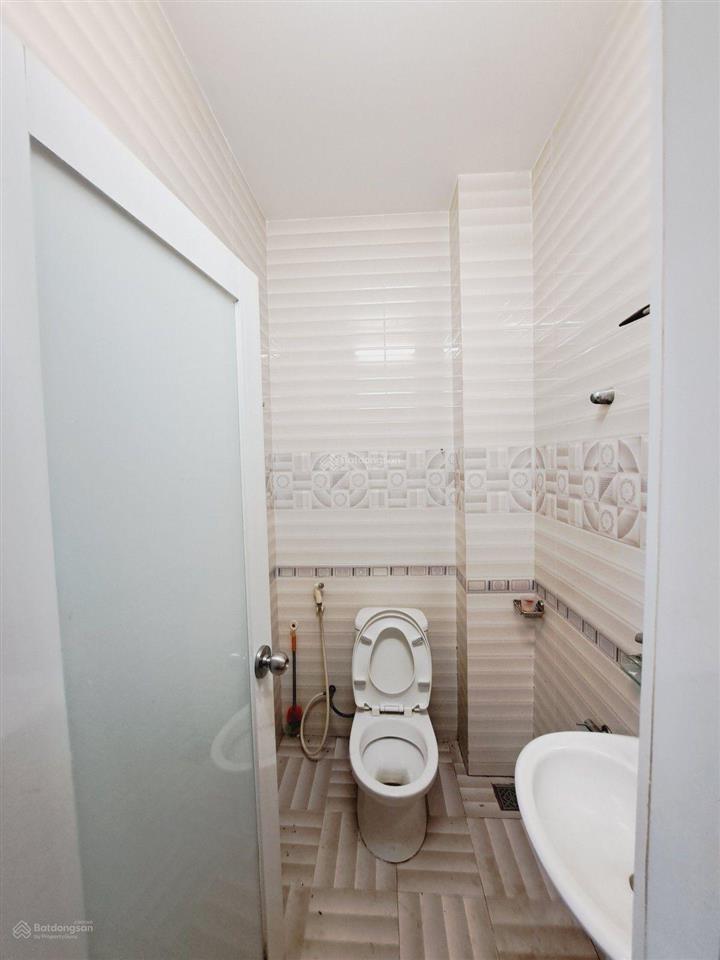 Mặt tiền cao văn ngọc, p. phú trung, quận tân phú. dt 4x20(3 tầng) đúc kiên cố