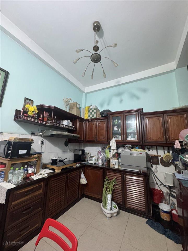 916 hẻm ôtô tới nhà, lạc long quân, phường 8, tb. dt 3m90x13m (3 tầng, 4 phòng ngủ, 3wc), đúc btct