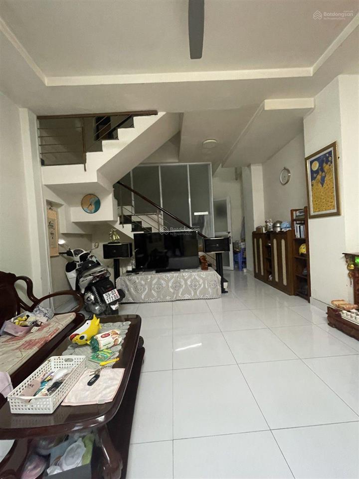 Bán nhà gò cẩm đệm phường 10 tân bình. 3 tầng. nhà mới đẹp. dt 4.7x13m. 3 tầng đúc btct chắc chắn