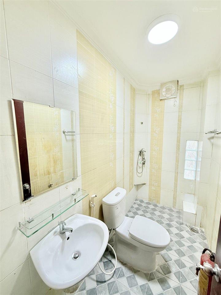 Mặt tiền cao văn ngọc, phường phú trung, quận tân phú. 4x16m 2 tầng