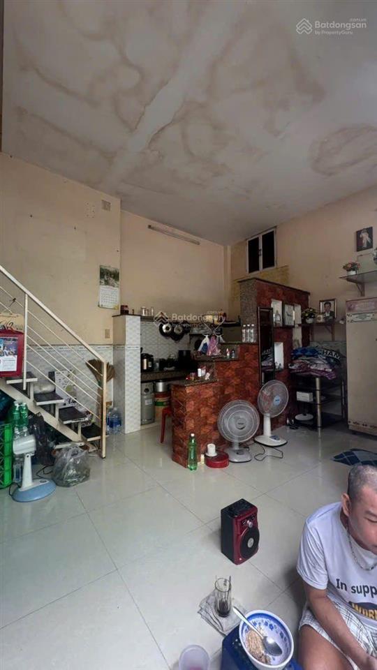 Địa chỉ 11/11/trần văn đang, hẻm nhỏ, gác 25m2. nở hậu, nhà còn mới.