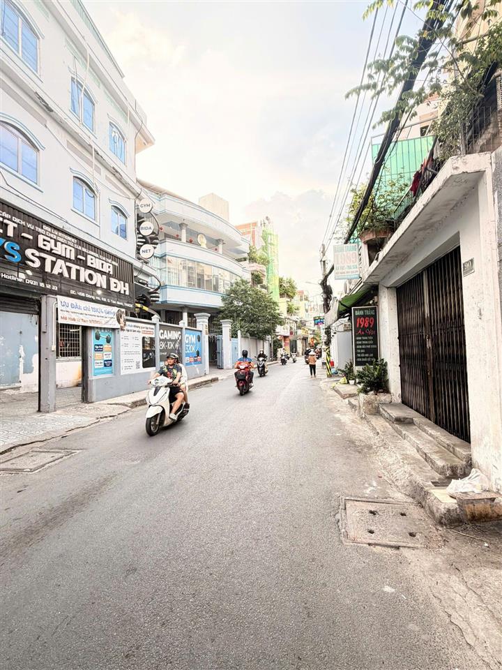 Nhà 2 mặt tiền trước và sau, kinh doanh buôn bán tốt, dt 4.5x8, 3 tầng