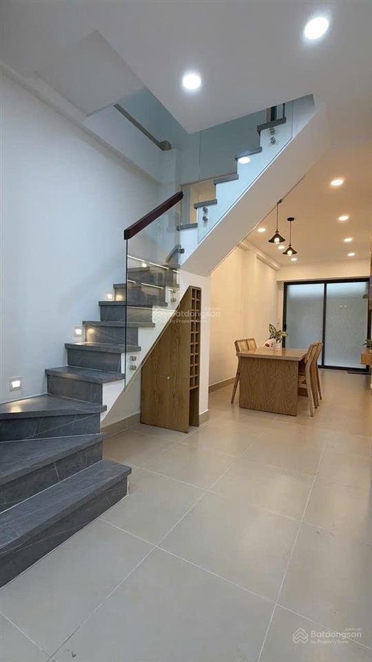 Bán gấp nhà riêng 5,95 tỷ, 30,6m2 tại 3/2, phường 14, quận 10, tp.hcm giá siêu hời