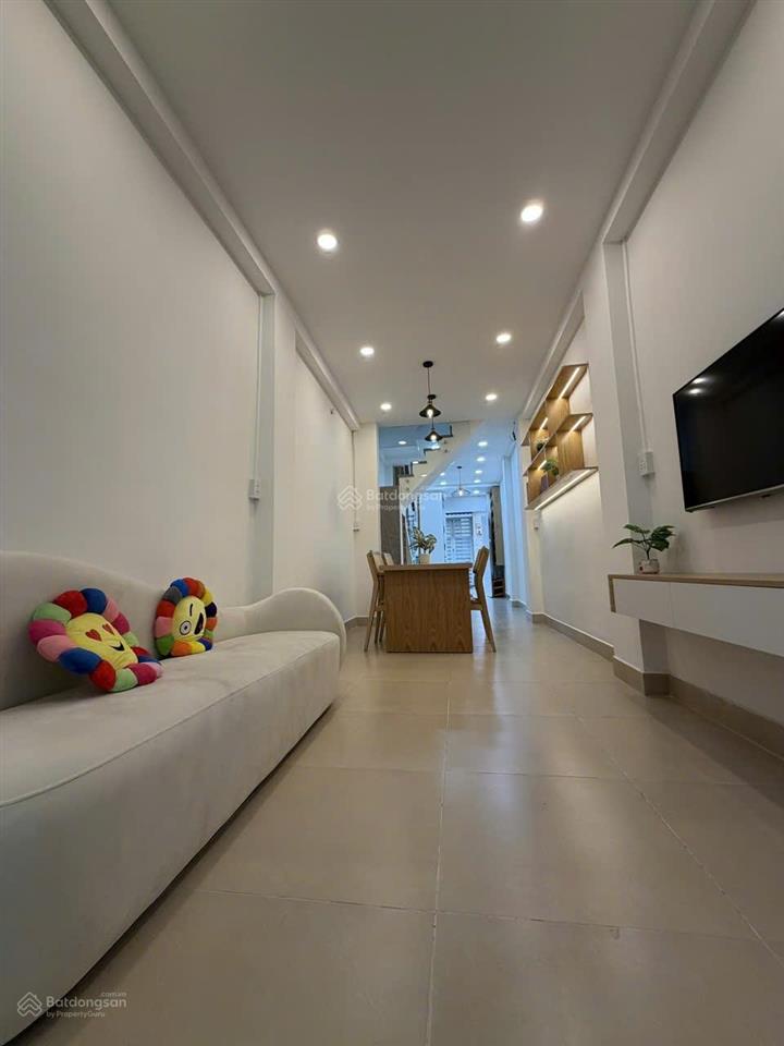 Bán gấp nhà riêng 5,95 tỷ, 30,6m2 tại 3/2, phường 14, quận 10, tp.hcm giá siêu hời