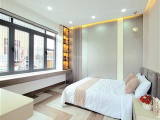 Bán nhà c4 (4,5x17 ) tiện xây mới chdv hầm trệt lửng 4lầu st  gần trường hutech giáp quận 1