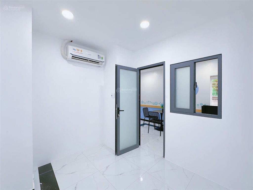 Cho thuê 2 phòng ngủ gần vincom plaza, nơ trang long, thang máy, hầm xe bình thạnh