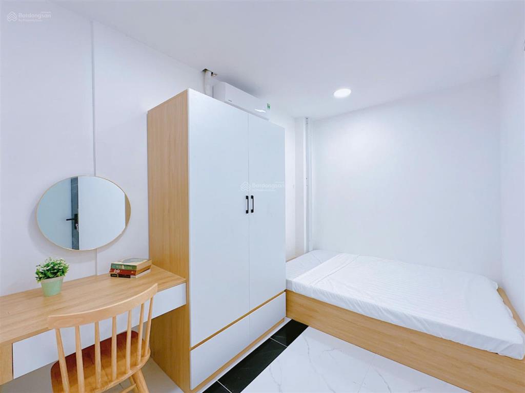 Cho thuê 2 phòng ngủ gần vincom plaza, nơ trang long, thang máy, hầm xe bình thạnh