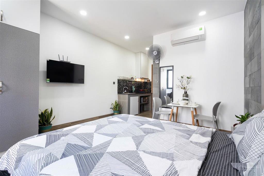 Cho thuê studio luxury gần đại học hutech uef hồng bàng ngã tư hàng xanh cầu bason quận 1 full nt
