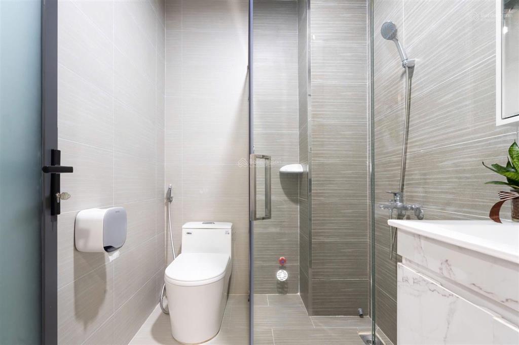 Cho thuê studio luxury gần đại học hutech uef hồng bàng ngã tư hàng xanh cầu bason quận 1 full nt