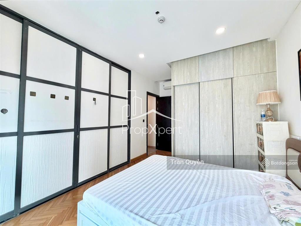 Căn hộ 3pn đang bán ra giá tốt  sẵn hd thuê  full nội thất  ban công nội khu hiếm căn 106/95m²
