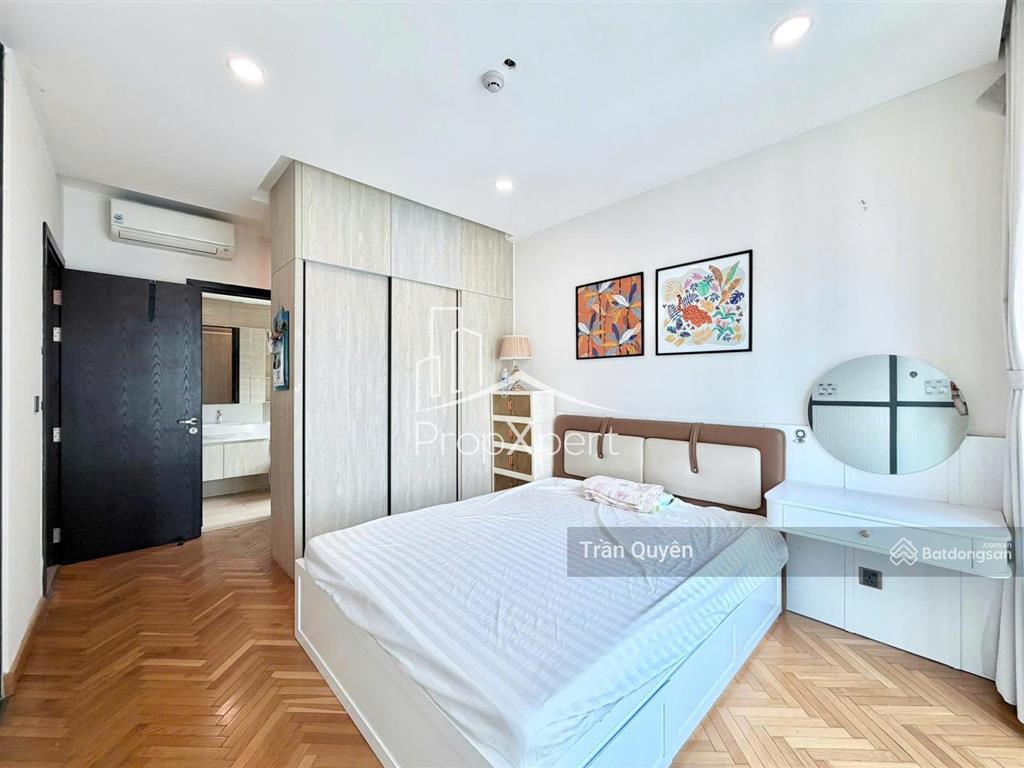 Căn hộ 3pn đang bán ra giá tốt  sẵn hd thuê  full nội thất  ban công nội khu hiếm căn 106/95m²