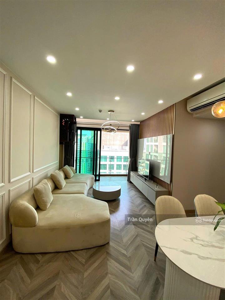 Tầng cao  view thoáng  full nội thất như hình  85/76m2  9.9 tỷ  2pn view đông nam hiếm có