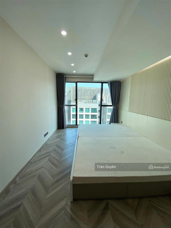 Tầng cao  view thoáng  full nội thất như hình  85/76m2  9.9 tỷ  2pn view đông nam hiếm có
