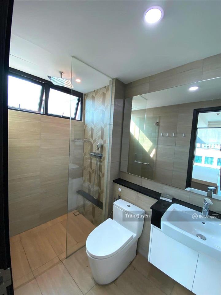 Tầng cao  view thoáng  full nội thất như hình  85/76m2  9.9 tỷ  2pn view đông nam hiếm có