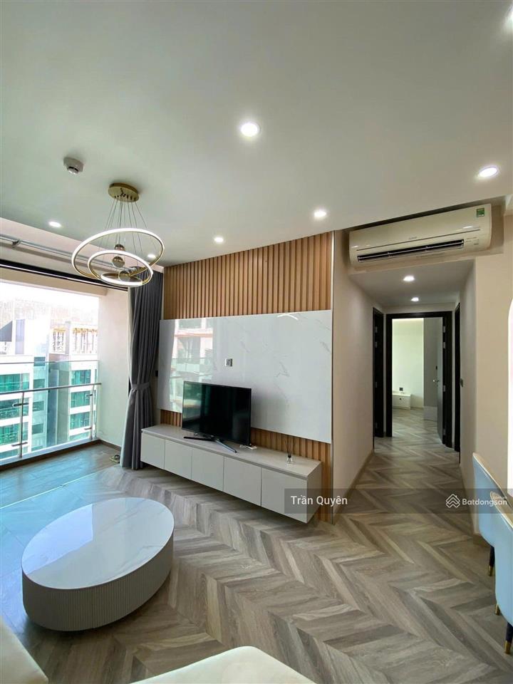 Tầng cao  view thoáng  full nội thất như hình  85/76m2  9.9 tỷ  2pn view đông nam hiếm có