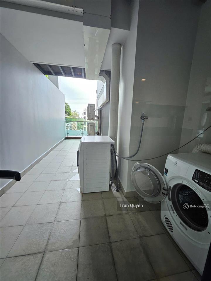 Vài bước tới hồ bơi 3pn căn hộ đặc biệt  138/130 diện tích lớn nhất m2  15 tỷ bao trọn  sổ hồng