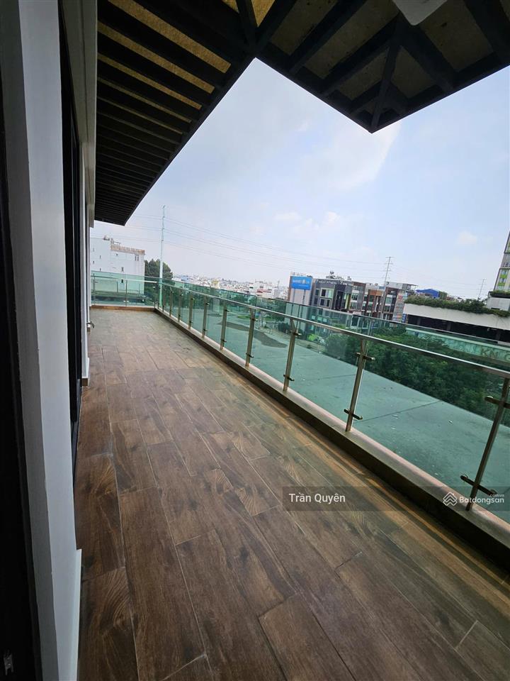 Vài bước tới hồ bơi 3pn căn hộ đặc biệt  138/130 diện tích lớn nhất m2  15 tỷ bao trọn  sổ hồng