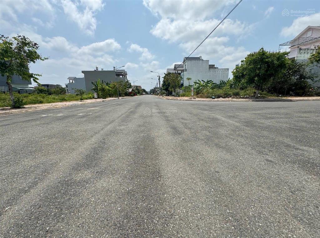 Cần tiền bán gấp lô đất 98,6m2 ngay đường huỳnh văn nghệ, sổ sẵn sang tên, giá bán nhanh 2ty7
