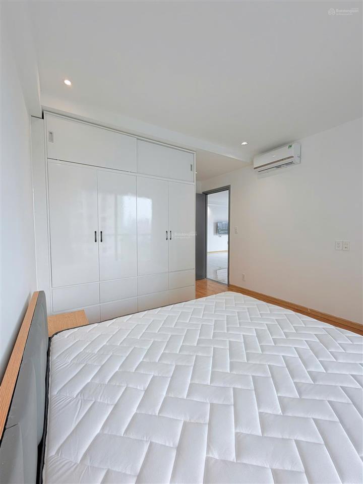 Cho thuê căn hộ the gold view quận 4, 133m2 3pn 3wc full nội thất mới 100%, giá 33tr
