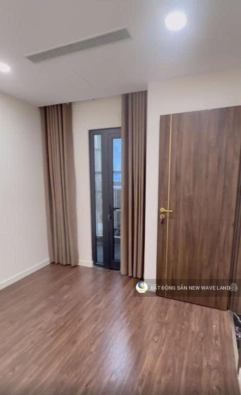 1 căn sở hữu lâu dài 2pn, 74,9m2 tầng thấp, nội thất cơ bản, giá 5,6 tỷ bao thuế phí