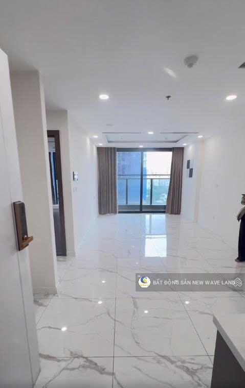 1 căn sở hữu lâu dài 2pn, 74,9m2 tầng thấp, nội thất cơ bản, giá 5,6 tỷ bao thuế phí