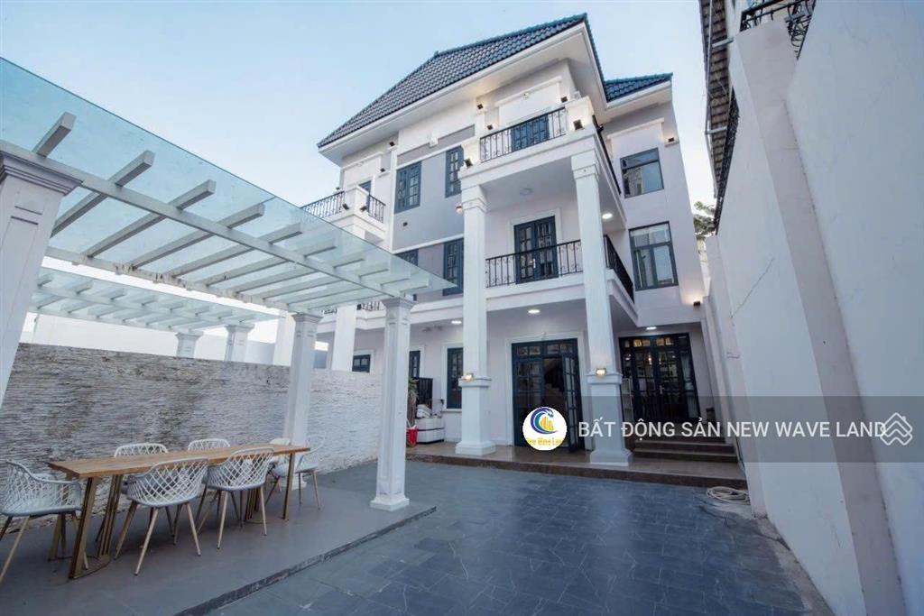 Cho thuê villa hồ bơi sân thượng nguyễn văn linh q7, 350m2 5pn  karaoke, giá 65tr