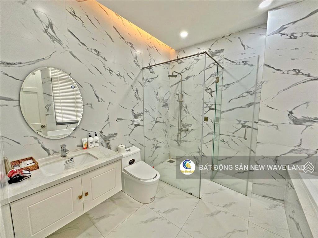 Cho thuê villa hồ bơi sân thượng nguyễn văn linh q7, 350m2 5pn  karaoke, giá 65tr