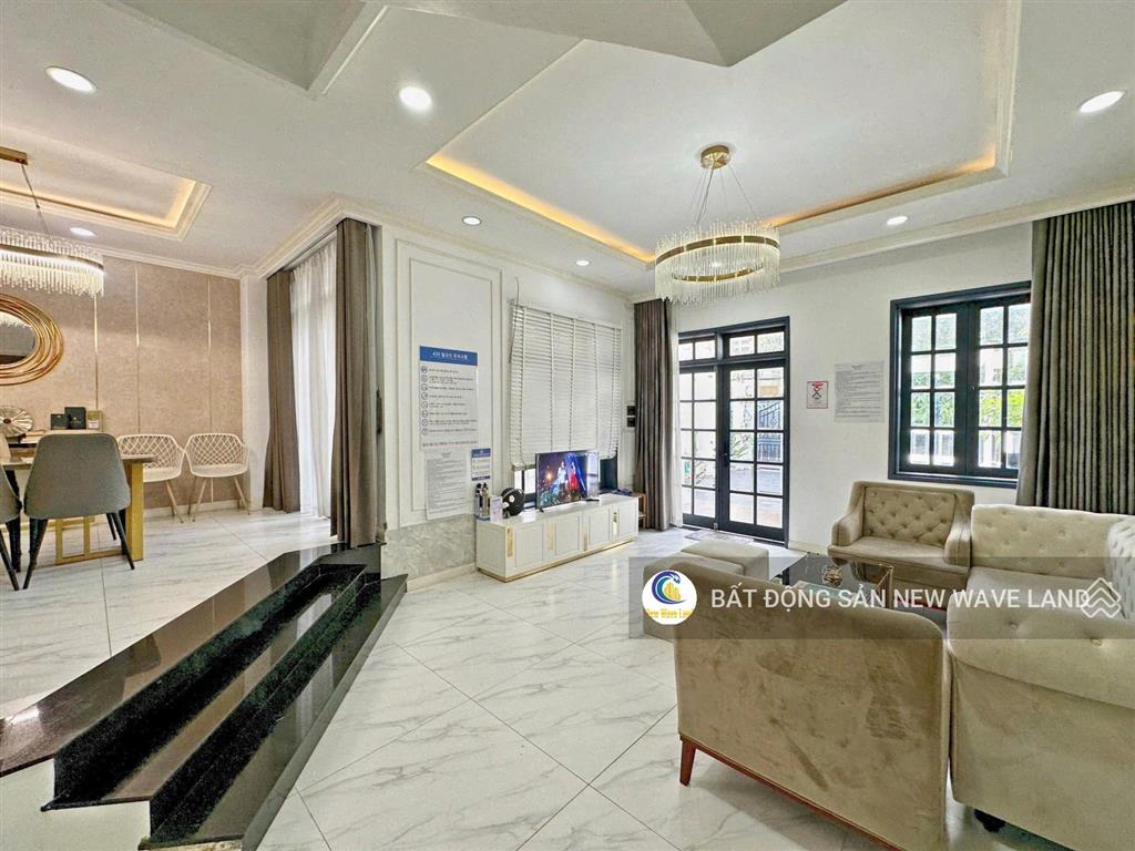 Cho thuê villa hồ bơi sân thượng nguyễn văn linh q7, 350m2 5pn  karaoke, giá 65tr