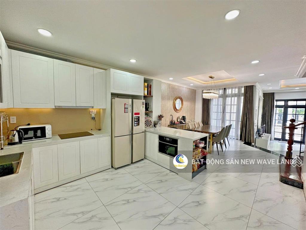 Cho thuê villa hồ bơi sân thượng nguyễn văn linh q7, 350m2 5pn  karaoke, giá 65tr