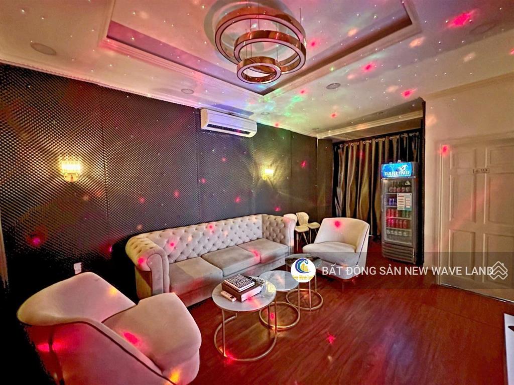 Cho thuê villa hồ bơi sân thượng nguyễn văn linh q7, 350m2 5pn  karaoke, giá 65tr