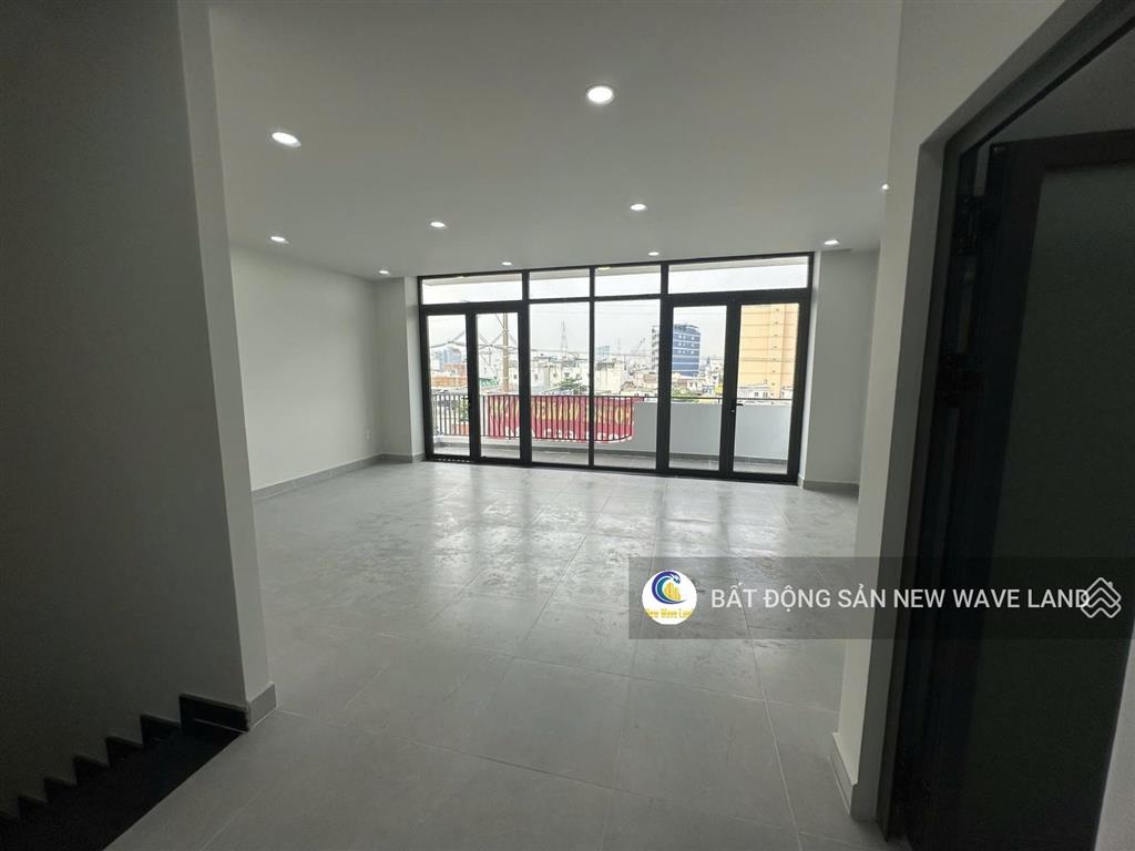 Cho thuê nhà mặt tiền nguyễn văn linh q7, 60m2 ngang 7m trống suốt làm văn phòng giá 40tr