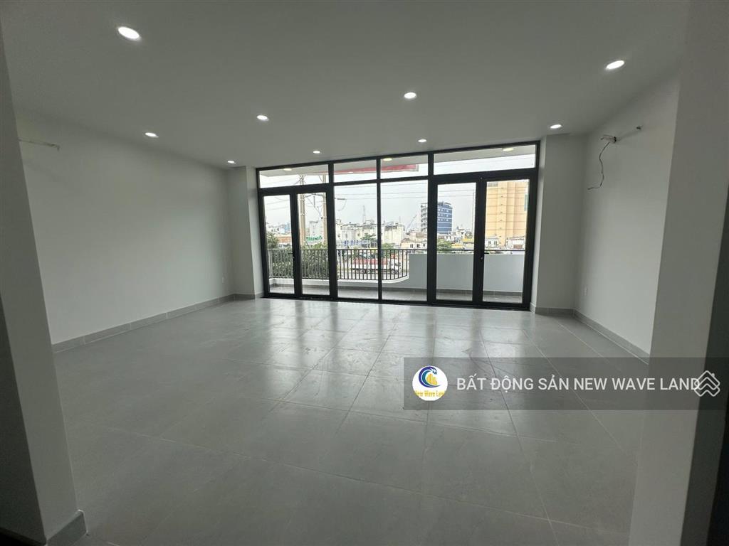 Cho thuê nhà mặt tiền nguyễn văn linh q7, 60m2 ngang 7m trống suốt làm văn phòng giá 40tr