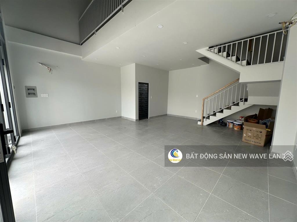 Cho thuê nhà mặt tiền nguyễn văn linh q7, 60m2 ngang 7m trống suốt làm văn phòng giá 40tr