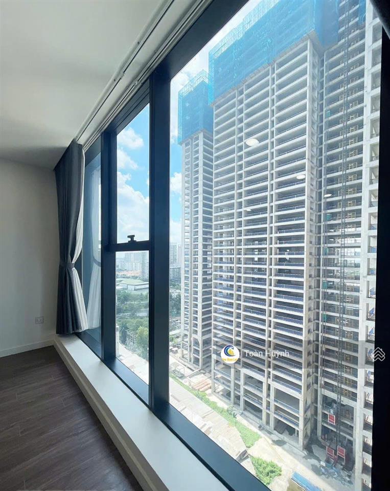 Sống sang giữa tầng không sở hữu căn hộ full nt tại sunshine sky city