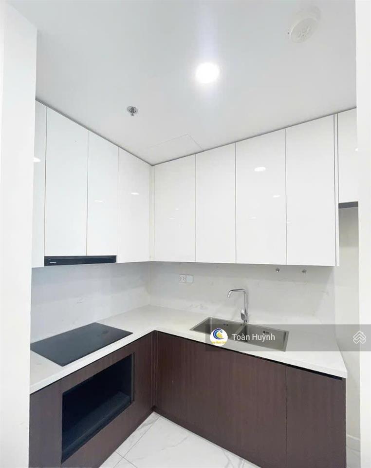 Sống sang giữa tầng không sở hữu căn hộ full nt tại sunshine sky city
