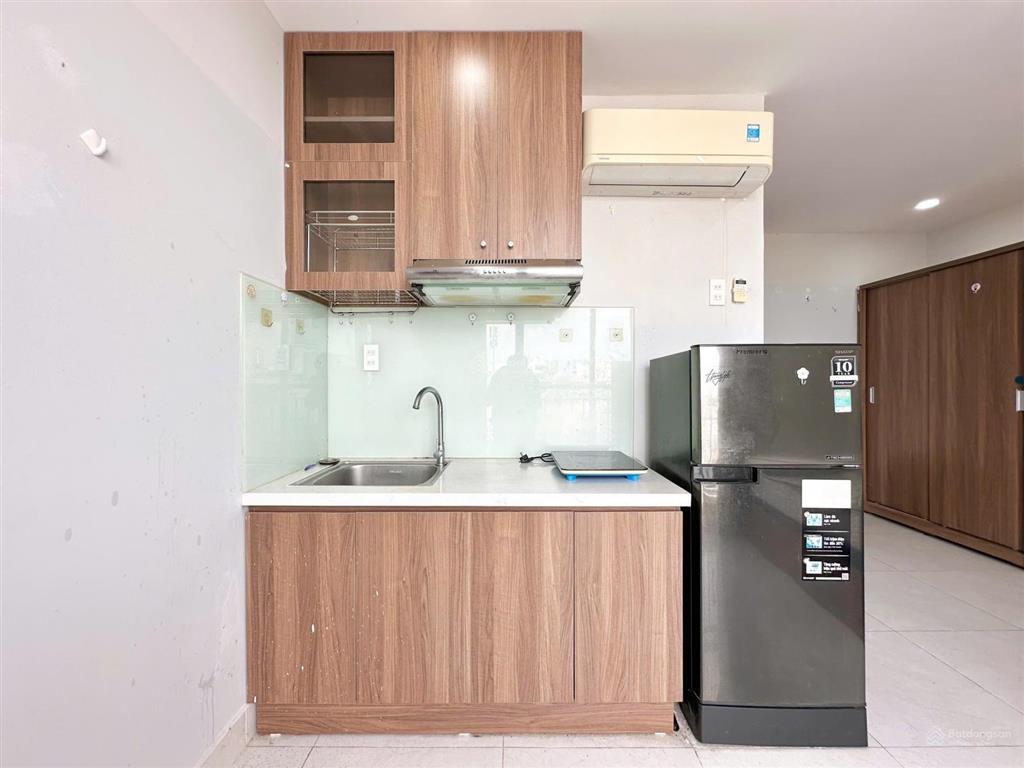 Cho thuê căn hộ chung cư studio ban công view tp, rộng 40m2, full nội thất, thang máy  hầm xe